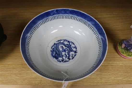 A Chinese blue and white bowl, 19th century, diameter 26cm